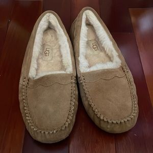 Uggs slippers womans 8